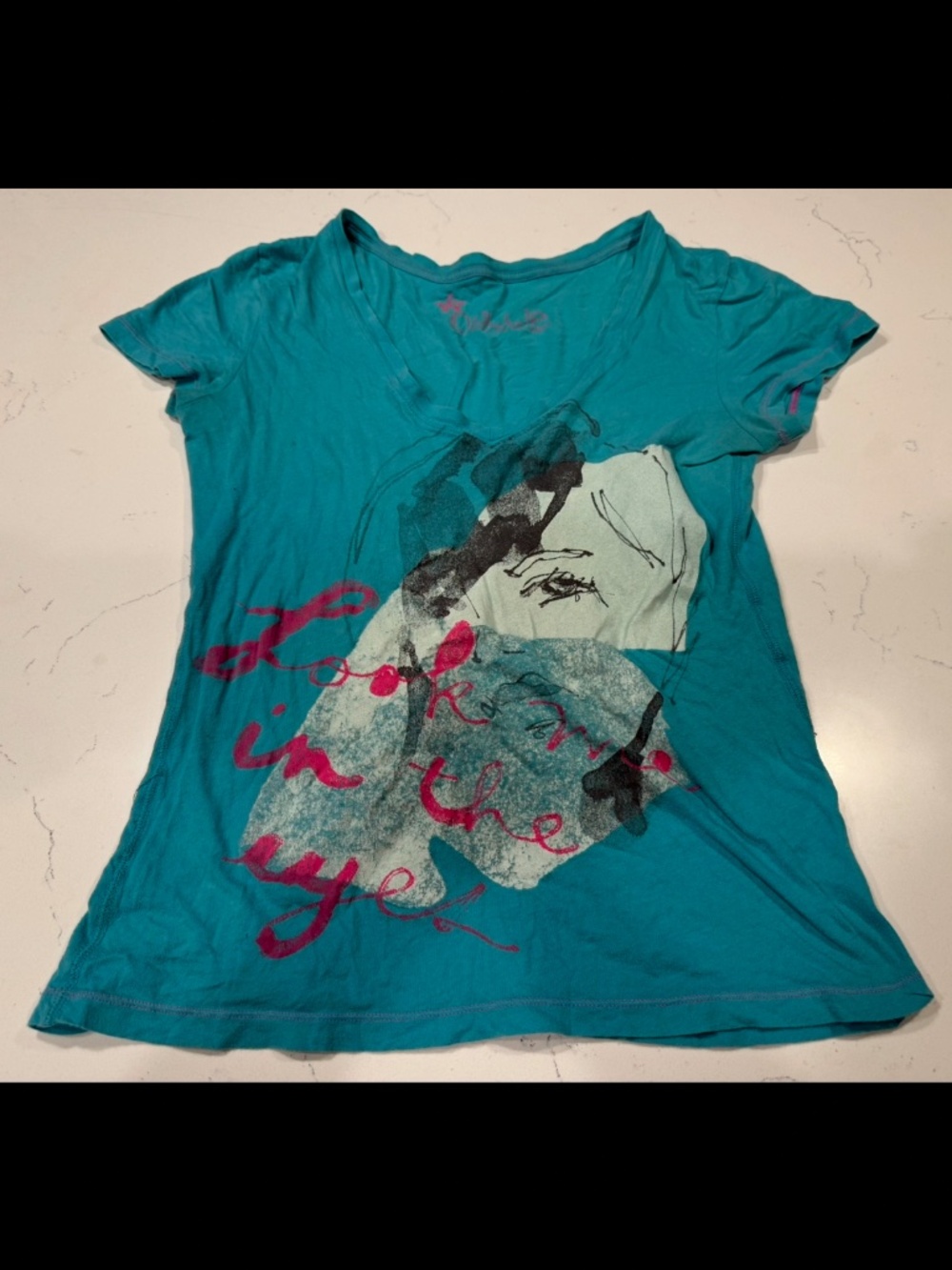 Mollie Look Me in the Eyes Graphic T Shirt Women’s Medium Distressed Y2K